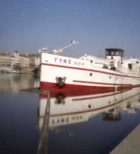 Loď